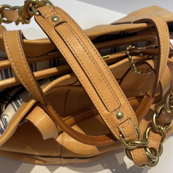 Coach 10th anniversary Hampton Tan all leather bag. - Picture 6 of 8